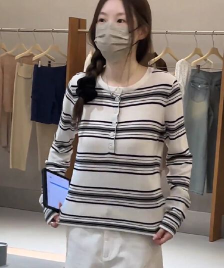 한 부서 착용 가져 가라. 화이트 스트라이프 헨리 칼라 긴팔 티셔츠 여성 여름 쇼트 스타일 고유 한 아름다운 자외선 차단 블라우스 작은 맨위