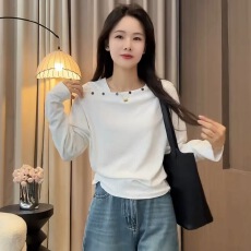 批发今年流行的爆款女装秋季2026<b class='q'>新款</b>洋气纽扣设计长袖T恤打底衫上衣