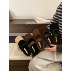 批发小众<b class='q'>复古</b>棕色绒面平底加绒毛毛鞋女冬新款分趾猪蹄鞋时尚玛丽珍鞋