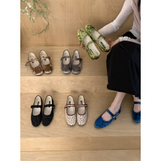 批发2026年春季新款圆头单鞋日常穿绒面腕带<b class='q'>女鞋</b>时尚<b class='q'>百搭</b>塔扣平底鞋