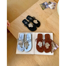 批发2026设计感法式银色夹趾凉拖女鞋夏季海边外穿配裙子平底罗马凉鞋