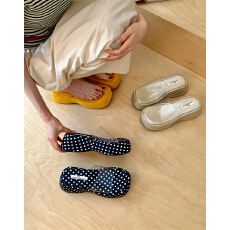 批发法式厚底增高透明一字带拖鞋女外穿2026新款温柔松糕底度假凉拖鞋