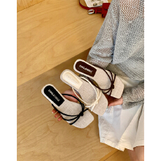 批发罗马风平底夹脚人字拖女夏外穿2026新款度假沙滩鞋细带夹趾凉拖鞋