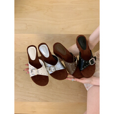 批发2026春季新款轻熟风铆钉豹纹一字拖女外穿百搭露趾凉拖鞋气质拖鞋