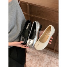 批发法式平底猪蹄分趾鞋女2026秋季<b class='q'>新款</b>仙女百搭通勤浅口软底豆豆单鞋