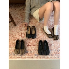 批发芭蕾猪蹄鞋子女2026春秋<b class='q'>冬</b>软底分趾鞋浅口平底单鞋玛丽珍瓢鞋