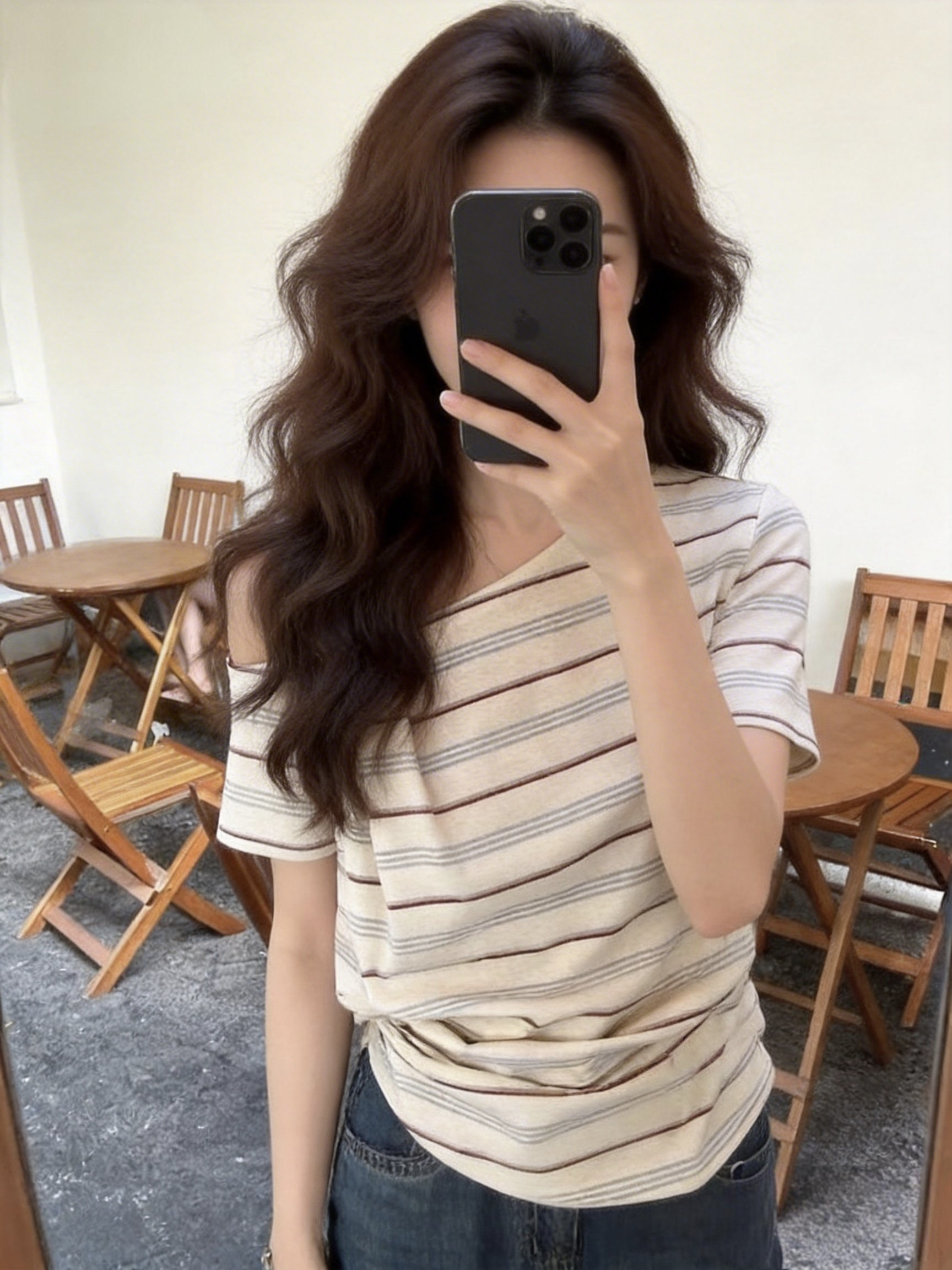 한 부서 패션 캐주얼 디자인 센스 스트라이프 비스듬한 어깨 티셔츠 여성 2026 여름 새로운 루즈핏 다용도 반팔 맨위