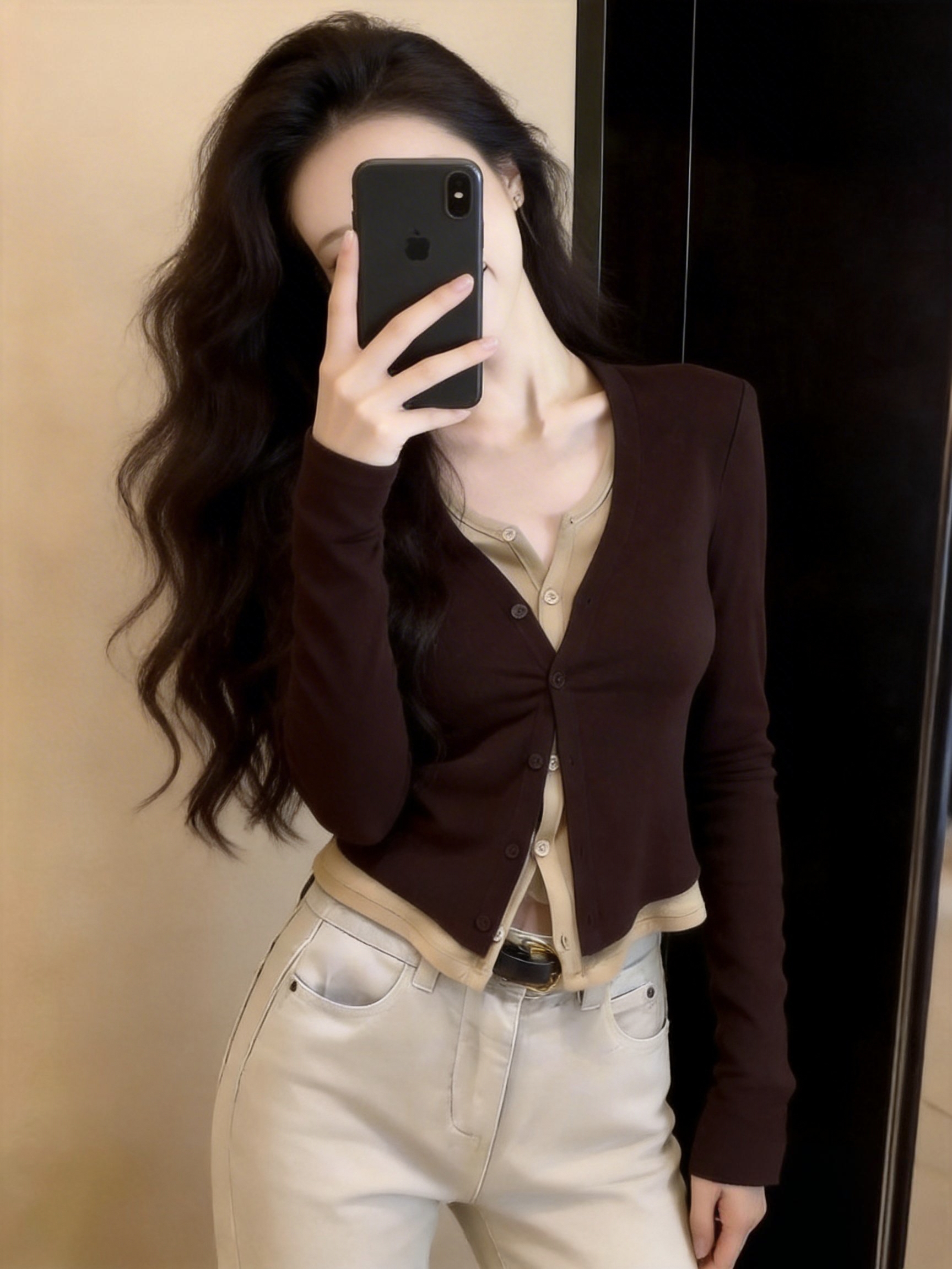 고유 한 아름다운 커피 색상 V넥 페이크 레이어드 만나는 티셔츠 여성 이른 가을 슈퍼 잘 생긴 쇼트 스타일 인사이드 가져 가라. 품격 긴팔 맨위