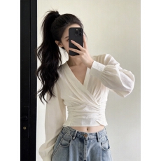 批发法式轻熟v领白色长袖防晒<b class='q'>衬衫</b>女设计感早秋独特别致收腰绝美上衣