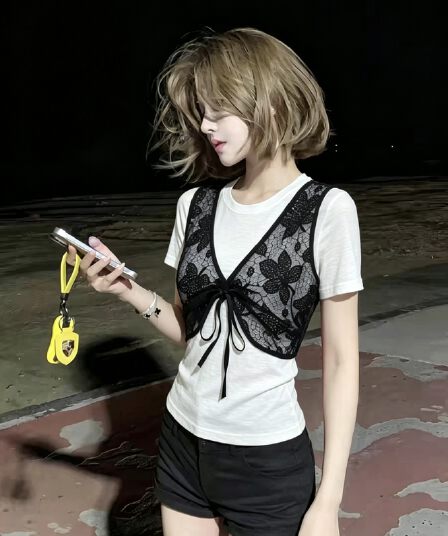 디자인 센스 페이크 레이어드 자카드 반팔 티셔츠 여성 2026 여름 새로운 작은 대중 망사 패치워크 니트 스웨터 맨위