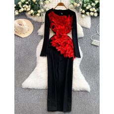 批发<b class='q'>欧美</b>时髦洋气重工立体羽毛圆领连衣裙女秋季修身显瘦包臀礼服<b class='q'>长裙</b>