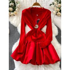 批发<b class='q'>欧美</b>名媛别致性感镂空针扣V领连衣裙女秋冬收腰显瘦花苞<b class='q'>礼服</b>裙子