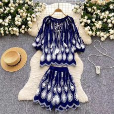 批发夏装女小众温柔风系带圆领<b class='q'>灯笼</b>袖镂空蕾丝拼接上衣+高腰阔腿短裤