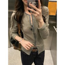 松弛感收腰正肩长袖T恤女秋季小心机V领设计镂空修身百搭简约上衣