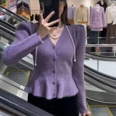 批发<b class='q'>韩版</b>V领针织开衫小香风秋冬新品女修身短款花朵扣子外搭外套毛衣