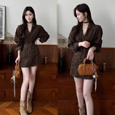 批发蕾丝拼接高级V领气质衬衣+修身显瘦豹纹半身裙两件套装配飘带女