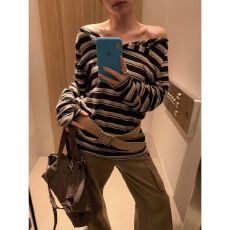 慵懒风条纹长袖t恤女 2025秋季纽扣斜肩宽松上衣女