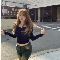 批发纯欲风灰色坑条长袖<b class='q'>T</b><b class='q'>恤</b>女冬季设计感紧身短款打底衫内搭上衣