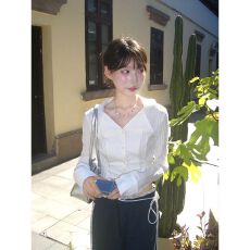 批发设计感早秋新款复古辣妹修身短款长袖蕾丝花边衬衫