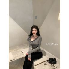 批发<b class='q'>羊绒</b>斜领设计感长袖T恤女早秋季修身打底辣妹灰色收腰高级感上衣