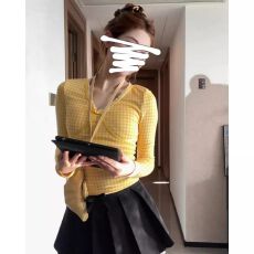 批发甜辣妹格子v领长袖<b class='q'>t</b><b class='q'>恤</b>女2026秋冬新款内搭修身显瘦上衣