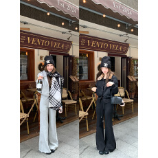 批发实拍#慵懒可拆卸毛绒领短外套牛角扣上衣+喇叭裤<b class='q'>套装</b>女