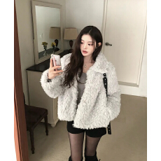 批发已入库 冬日氛围感翻领毛绒绒保暖环保羊羔毛休闲短外套女