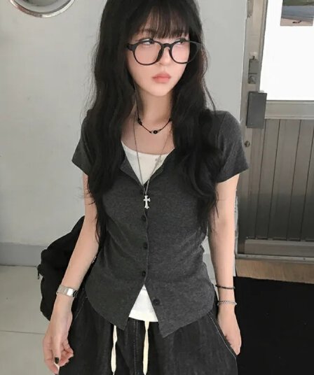재고 있음 한국 ins 여름 몸매 가꾸기 슬림해 보이는 페이크 레이어드 반팔 티셔츠