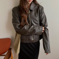 批发短款皮夹克女2026新款<b class='q'>春</b>秋百搭黑色PU皮衣外套时尚修身显瘦机车服
