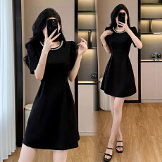 批发已出货 2026夏季新款胖mm<b class='q'>大码</b><b class='q'>女</b>装赫本风气质时尚黑色显瘦<b class='q'>连衣裙</b>