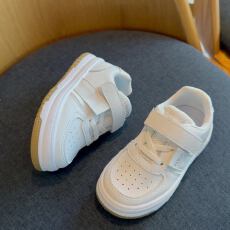 批发儿童小白鞋春秋款2025女童运动鞋防滑轻便男童板鞋软底宝宝<b class='q'>休闲</b>鞋