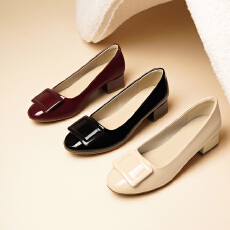 批发粗跟平底鞋女2025新款<b class='q'>夏</b>季新中式旗袍婚鞋法式绝美单鞋子女妈妈鞋