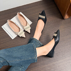 商务法式单鞋女浅口2026新款气质温柔尖头平底瓢鞋大码女鞋34—43