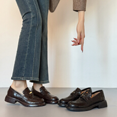 批发复古一脚蹬乐福鞋女厚底粗跟2026新款春秋金币小皮鞋大码4142百搭