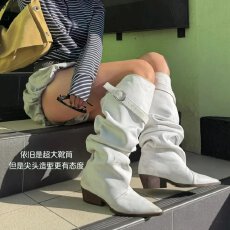 小众尖头褶皱堆堆靴女2026秋新款辣妹大筒围长靴皮带扣高筒骑士靴