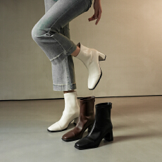 批发白色方头粗跟短靴女2026秋冬新款<b class='q'>简约</b>气质显瘦百搭后拉链瘦瘦靴