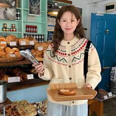 批发复古印花费尔岛圆领针织<b class='q'>开衫</b>女冬季宽松软糯亲肤百搭<b class='q'>毛衣</b>