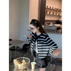 批发设计感小众马海毛条纹针织<b class='q'>开衫</b>外套女秋冬新款宽松显瘦<b class='q'>毛衣</b>