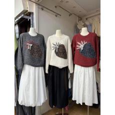 批发2025年秋冬韩系减龄豹纹草莓毛衣女长袖宽松慵懒套头针织衫上衣