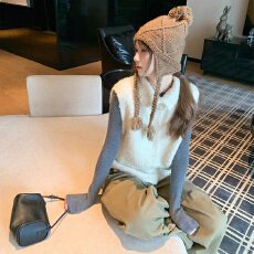 批发2025年秋冬燕麦奶泡高领羊毛针织马甲女时髦洋气叠穿外搭马夹