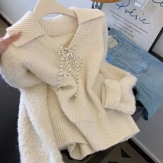 批发杏色仿羊羔绒套头翻领长袖厚毛衣女外穿2025<b class='q'>新款</b>慵懒风高级感上衣