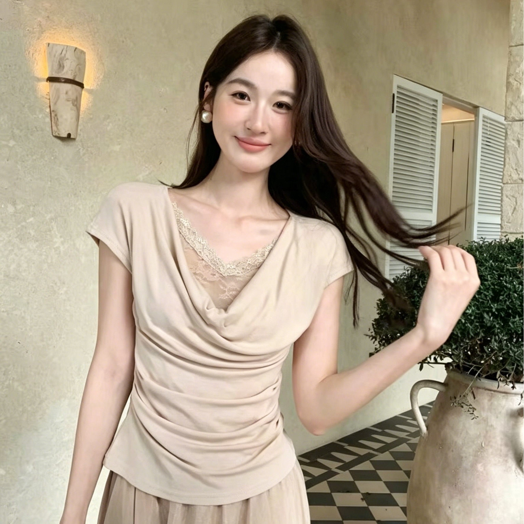 se gentle sun2026 년 여름 새로운 흔들다 칼라 패치워크 레이스 주름 허리 수축 슬림해 보이는 작은 셔츠