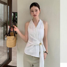 批发<b class='q'>白色</b>挂脖无袖V领<b class='q'>背心</b>吊带女夏新款外出洋气扭结美背收腰上衣
