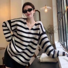 批发阿一 黑与霜白 羊毛慵懒oversize条纹V领毛衣女秋季上衣<b class='q'>针织</b>衫