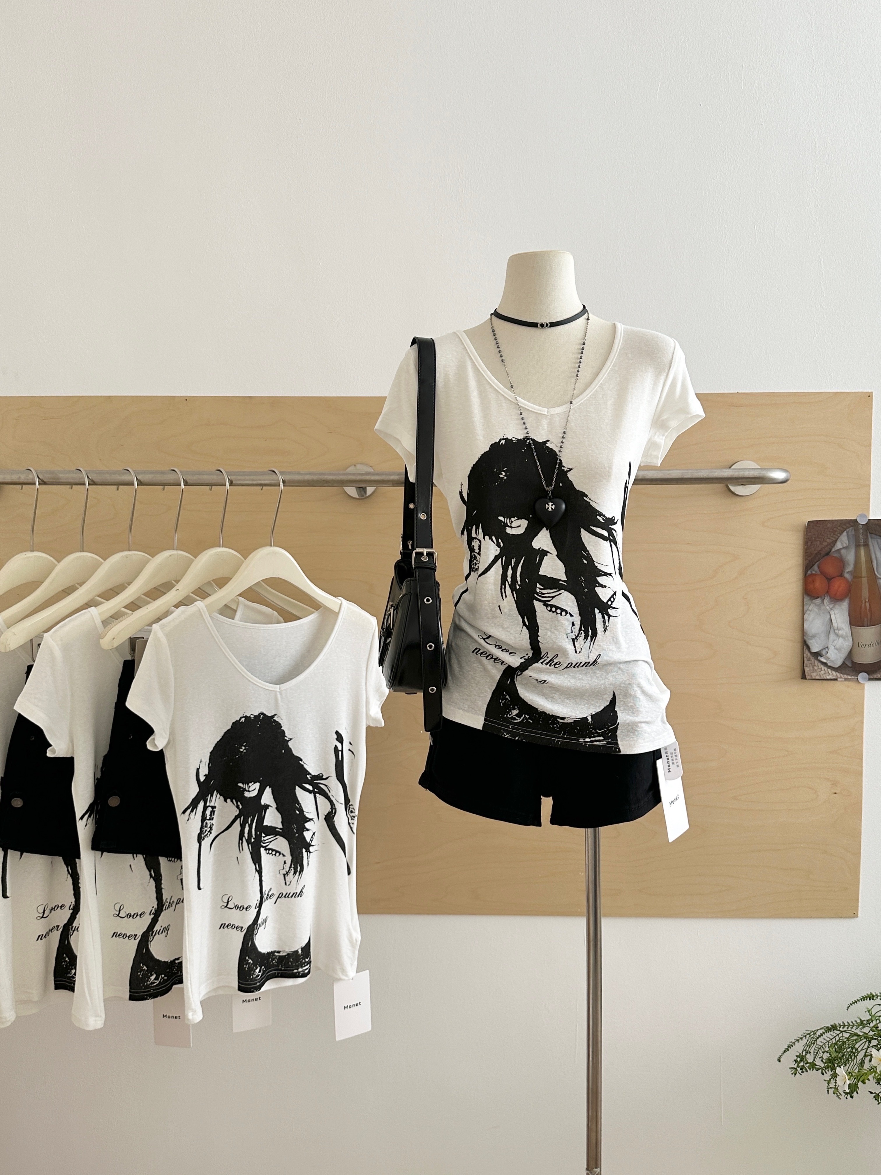 yolo shop 펑크 사랑 오리지널 화이트 프린트 티셔츠 여성 여름 다용도 V넥 긍정적 인 어깨 반팔 맨위