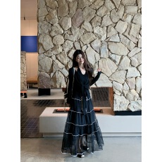 批发实价实拍<b class='q'>蕾丝</b>压褶重工半身A字长裙➕假两件绑带V领挂脖针织衫上衣