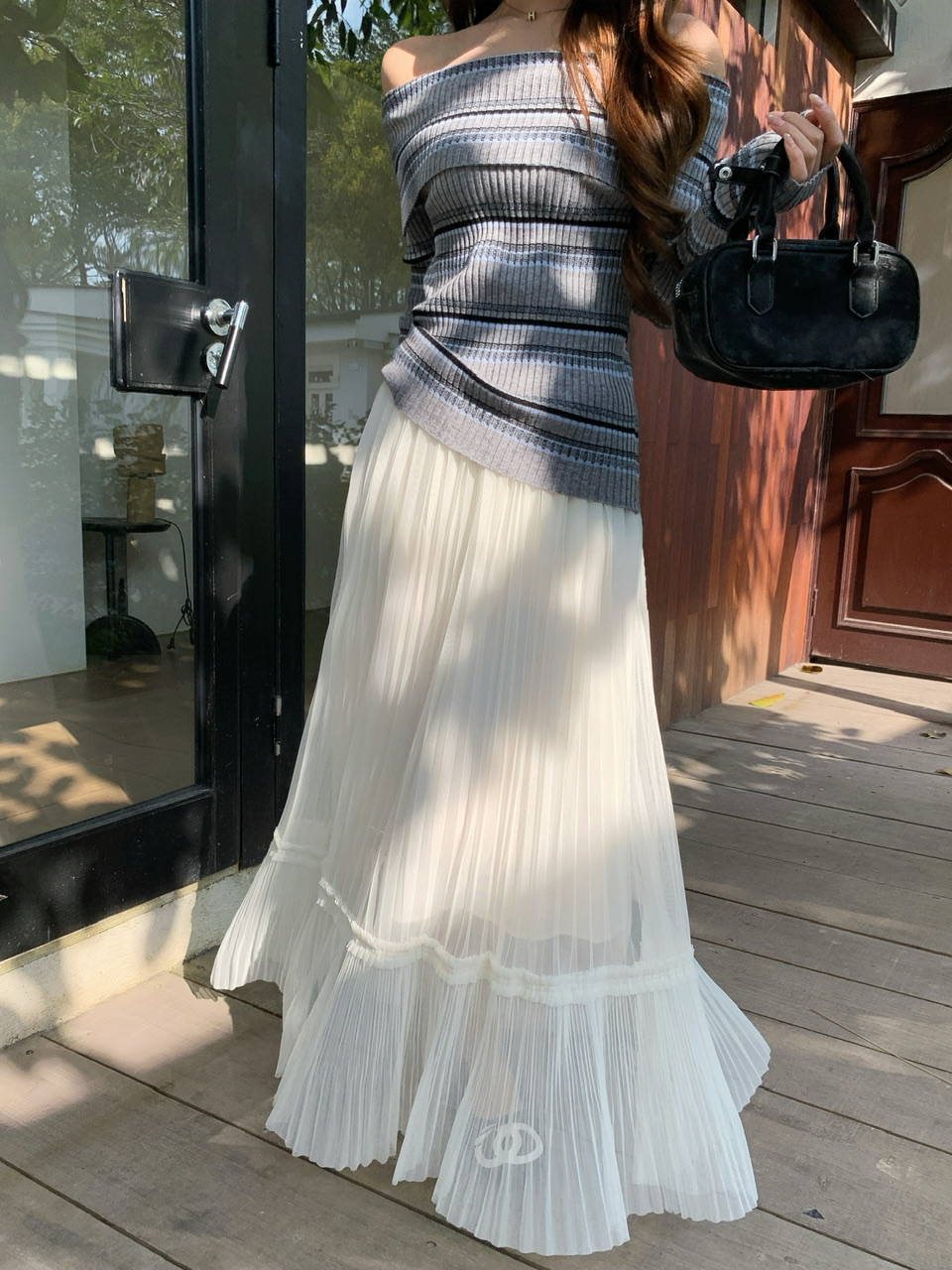 정가 실사 회색 스트라이프 오프숄더 니트 스웨터 여성 가을 하이웨이스트 플리츠 롱 스커트 부드러운 느긋한 바람 투피스 세트
