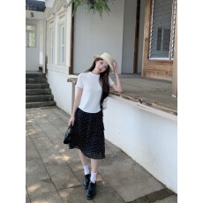 批发实价实拍 韩系温柔风白色针织短袖+波点荷叶边半身裙通勤百搭套装