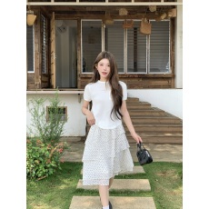 批发实价实拍 韩系温柔风白色针织短袖+波点荷叶边半身裙通勤百搭套装