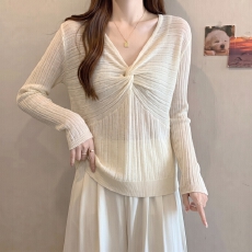 批发实拍<b class='q'>大码</b>早秋薄款韩系复古交叉V领显瘦<b class='q'>针织</b>衫女微胖洋气长袖上衣